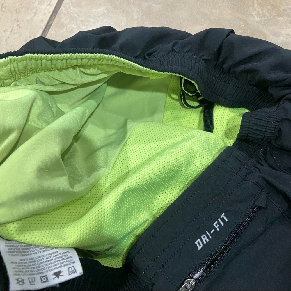 Nike Soulcycle Men's Shorts Black Size M Running/Sports Dri-Fit - Picture 4 of 5